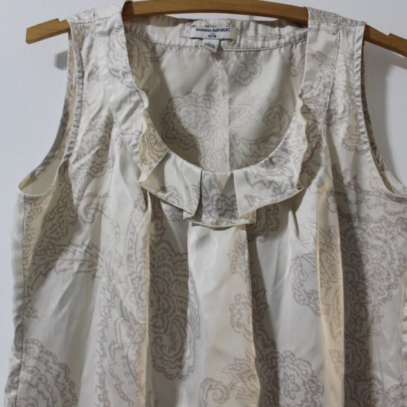 🚨 Banana Republic Lavender Paisley Satin Blouse Size PS - Picture 3 of 6